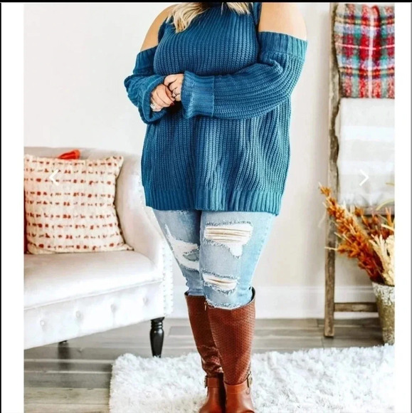 Glitzy Girlz Gray Cold Shoulder Sweater Women's Size 1x - Picture 6 of 16